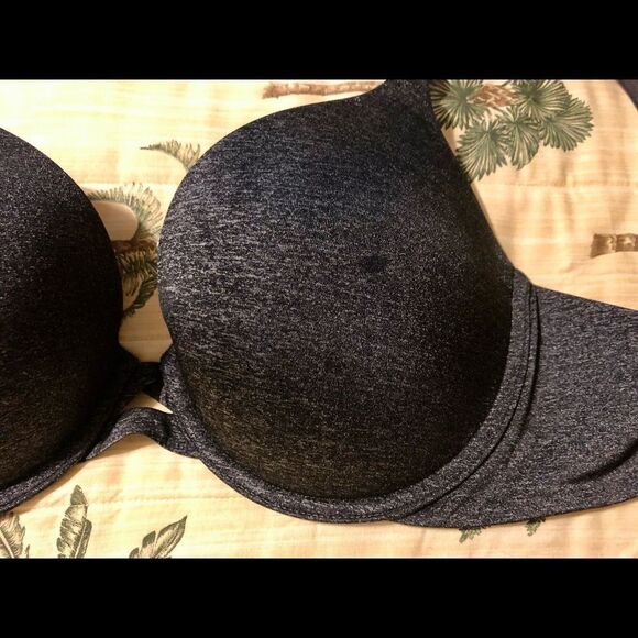 Nice bra by Victoria Secret size 36D - Picture 4 of 4